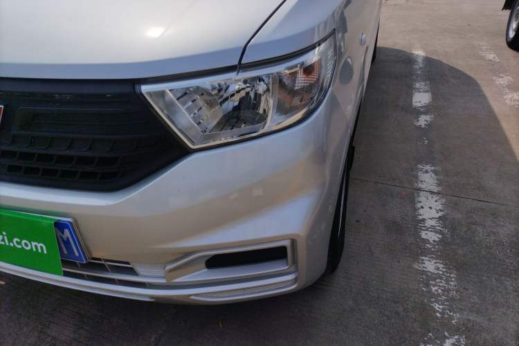 Used Wuling Hongguang V 2022 1.5L Jingqu Edition Electric-Assist LAR Left Front Headlight