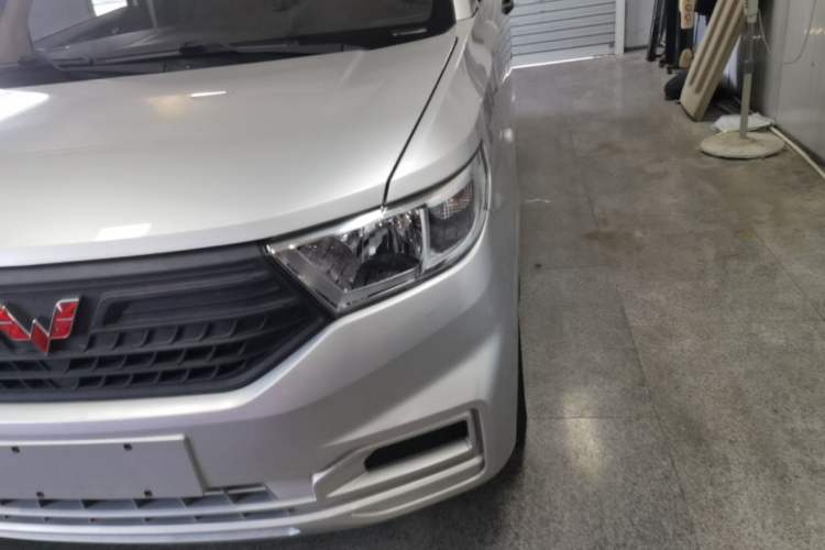 Used Wuling Hongguang V 2022 1.5L Jingqu Edition Enclosed-Window Vehicle with Hydraulic Power Steering LAR Left Front Headlight