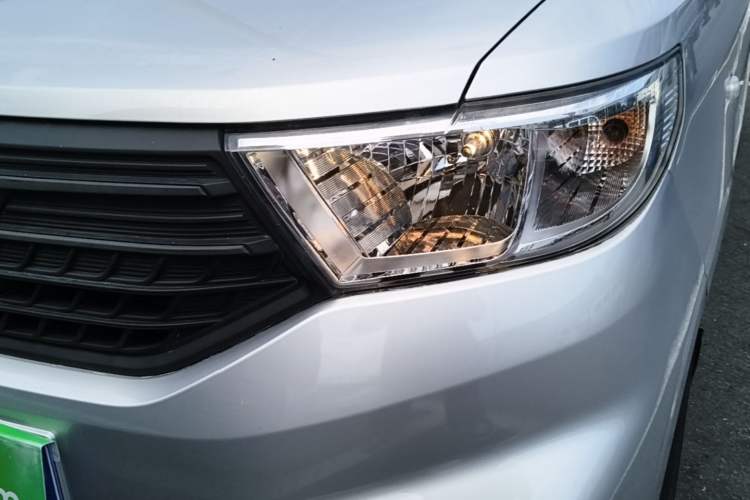 Used Wuling Hongguang V 2022 1.5L Jingqu Edition Electric-Assist LAR Left Front Headlight