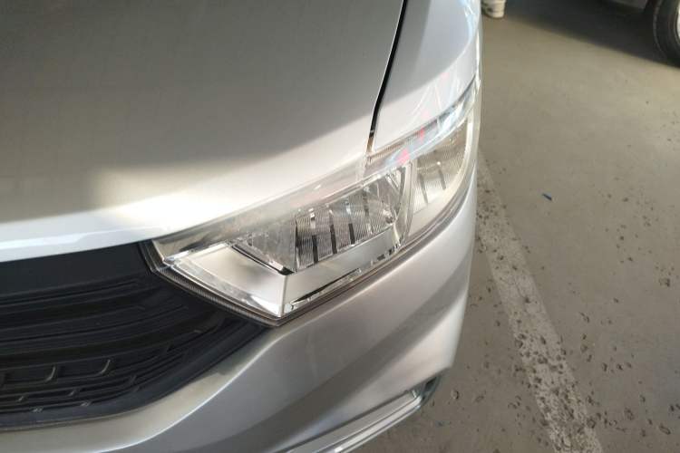 Used Wuling Hongguang V 2022 1.5L Jingqu Edition Enclosed-Window Vehicle with Electric Power Steering LAR Left Front Headlight