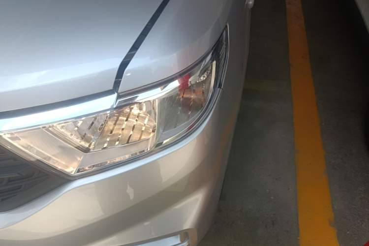 Used Wuling Hongguang V 2022 1.5L Jingqu Edition Electric-Assist LAR Left Front Headlight