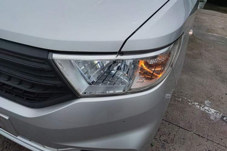 Used Wuling Hongguang V 2022 1.5L Jingqu Edition Electric-Assist LAR Left Front Headlight