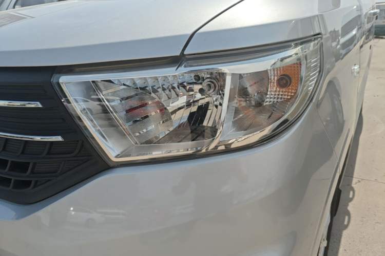 Used Wuling Hongguang V 2022 1.5L Enjoy Edition Electric-Powered LAR Left Front Headlight