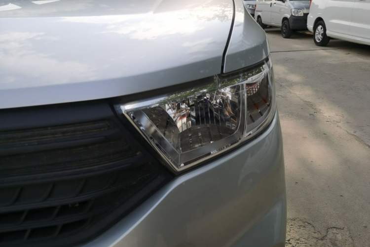 Used Wuling Hongguang V 2022 1.5L Jingqu Version Hydraulic Power Steering LAR Left Front Headlight