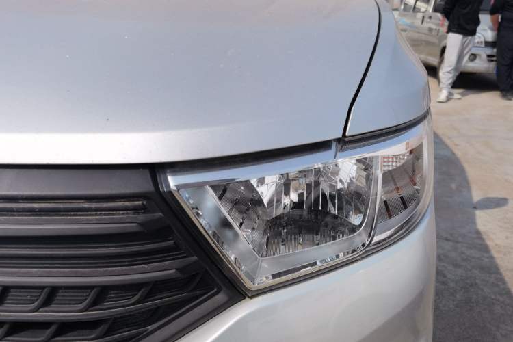 Used Wuling Hongguang V 2022 1.5L Jingqu Edition Enclosed-Window Vehicle with Electric Power Steering LAR Left Front Headlight
