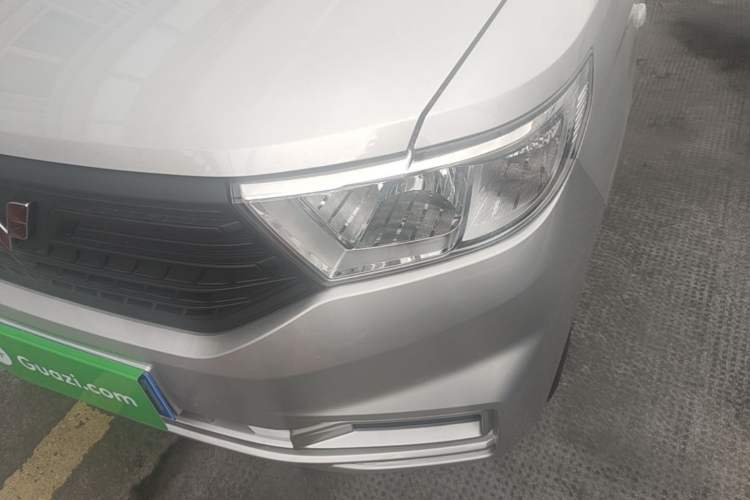 Used Wuling Hongguang V 2022 1.5L Jingqu Edition Electric-Assist LAR Left Front Headlight