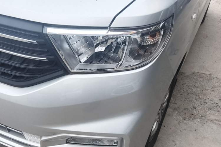 Used Wuling Hongguang V 2022 1.5L Enjoy Edition Electric-Powered LAR Left Front Headlight