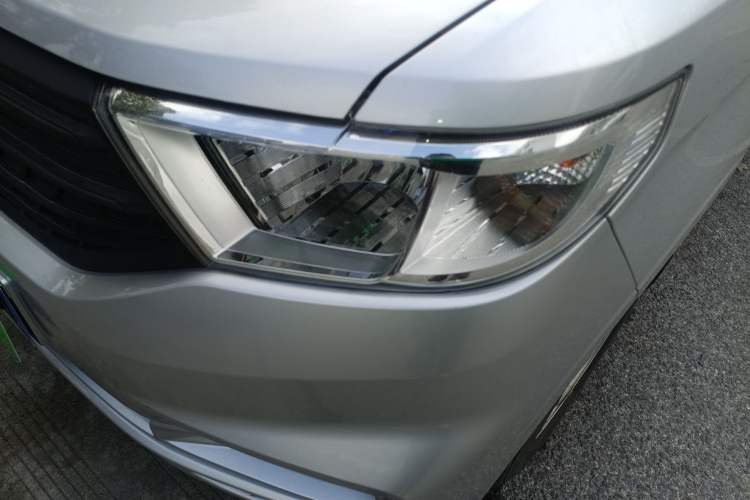 Used Wuling Hongguang V 2022 1.5L Jingqu Edition Enclosed-Window Vehicle with Electric Power Steering LAR Left Front Headlight