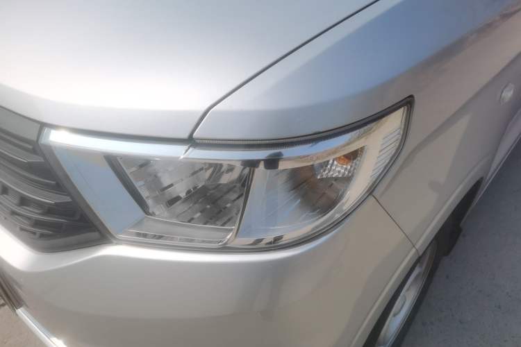 Used Wuling Hongguang V 2022 1.5L Jingqu Edition Enclosed-Window Vehicle with Electric Power Steering LAR Left Front Headlight