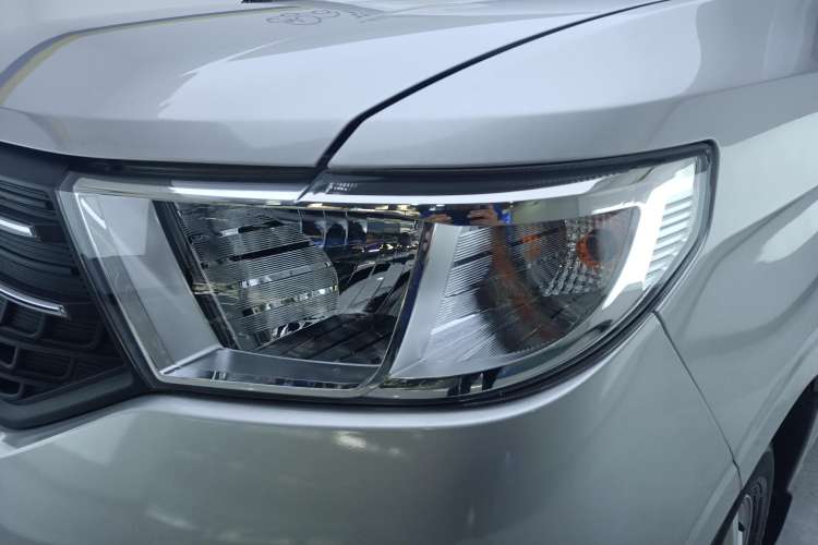 Used Wuling Hongguang V 2022 1.5L Enjoy Edition Electric-Powered LAR Left Front Headlight