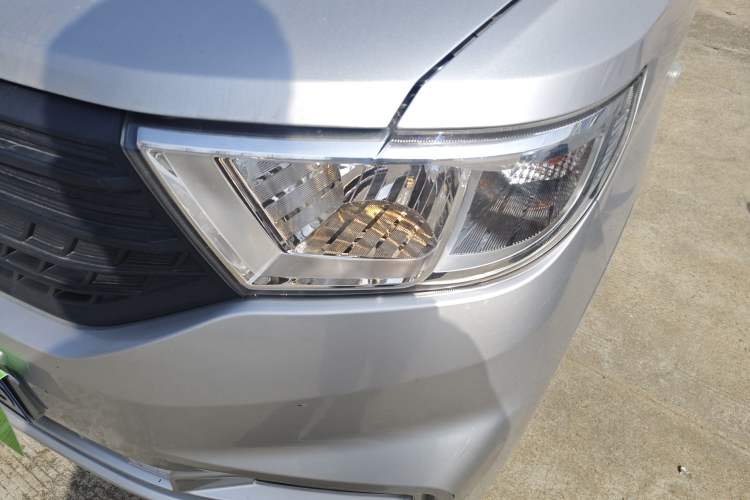 Used Wuling Hongguang V 2022 1.5L Jingqu Edition Enclosed-Window Vehicle with Electric Power Steering LAR Left Front Headlight