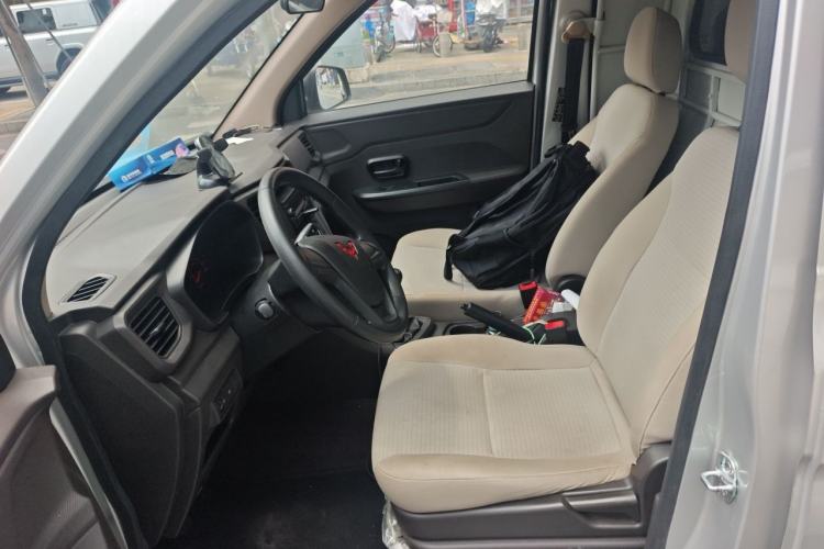 Used Wuling Hongguang V 2022 1.5L Jingqu Edition Enclosed-Window Vehicle with Hydraulic Power Steering LAR Left Front Seat