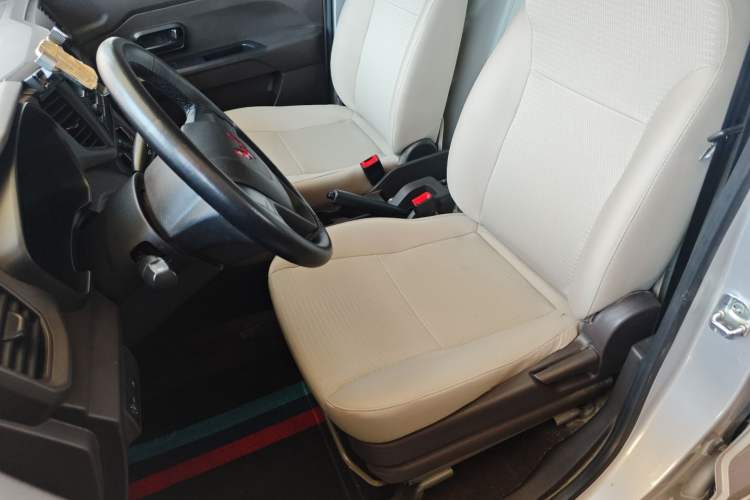 Used Wuling Hongguang V 2022 1.5L Jingqu Edition Enclosed-Window Vehicle with Hydraulic Power Steering LAR Left Front Seat
