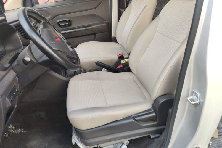 Used Wuling Hongguang V 2022 1.5L Jingqu Version Hydraulic Power Steering LAR Left Front Seat