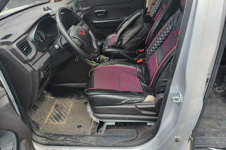 Used Wuling Hongguang V 2022 1.5L Enjoy Edition Electric-Powered LAR Left Front Seat