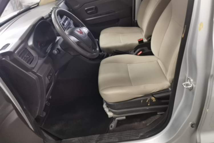 Used Wuling Hongguang V 2022 1.5L Jingqu Edition Enclosed-Window Vehicle with Hydraulic Power Steering LAR Left Front Seat