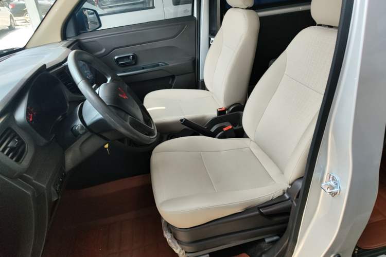 Used Wuling Hongguang V 2022 1.5L Jingqu Edition Electric-Assist LAR Left Front Seat
