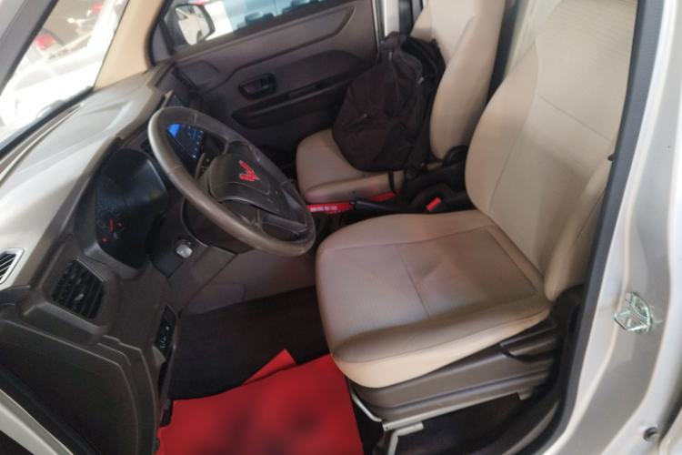 Used Wuling Hongguang V 2022 1.5L Jingqu Edition Enclosed-Window Vehicle with Electric Power Steering LAR Left Front Seat