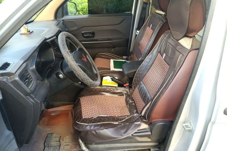 Used Wuling Hongguang V 2022 1.5L Jingqu Edition Enclosed-Window Vehicle with Hydraulic Power Steering LAR Left Front Seat