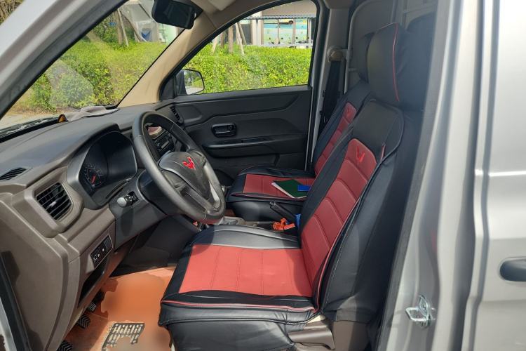 Used Wuling Hongguang V 2022 1.5L Jingqu Edition Enclosed-Window Vehicle with Hydraulic Power Steering LAR Left Front Seat