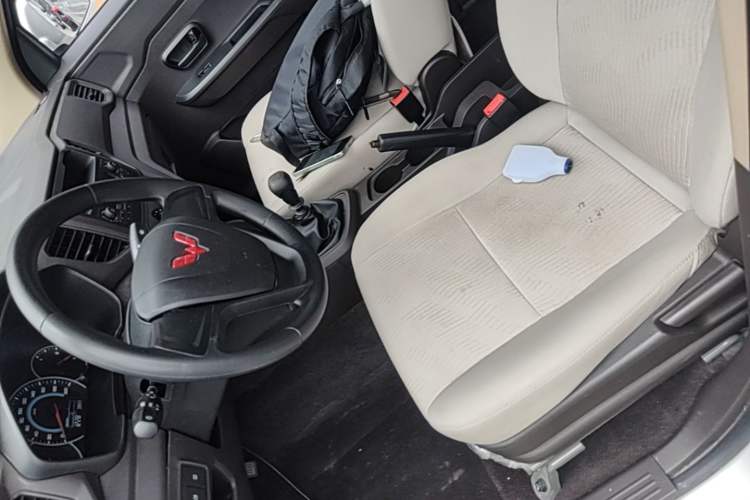 Used Wuling Hongguang V 2022 1.5L Enjoy Edition Electric-Powered LAR Left Front Seat