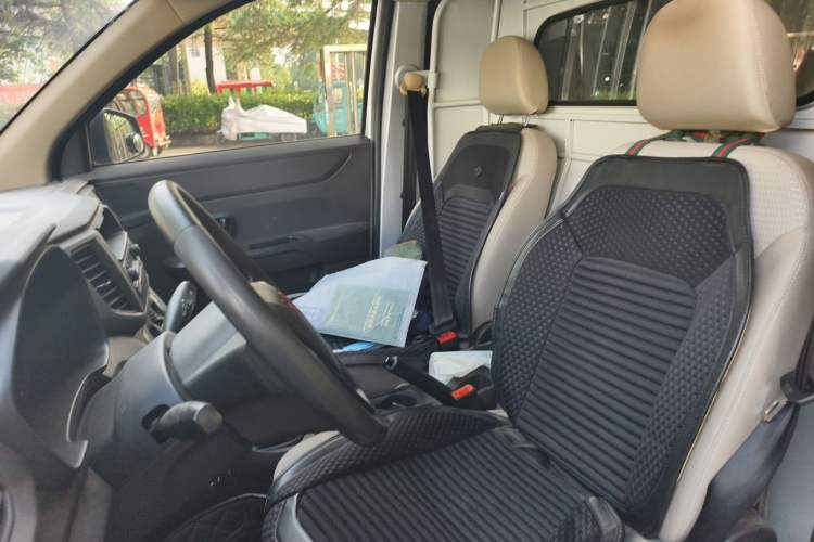 Used Wuling Hongguang V 2022 1.5L Jingqu Edition Enclosed-Window Vehicle with Electric Power Steering LAR Left Front Seat