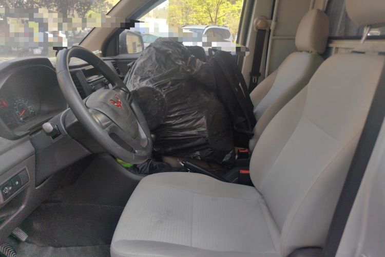 Used Wuling Hongguang V 2022 1.5L Jingqu Edition Enclosed-Window Vehicle with Electric Power Steering LAR Left Front Seat