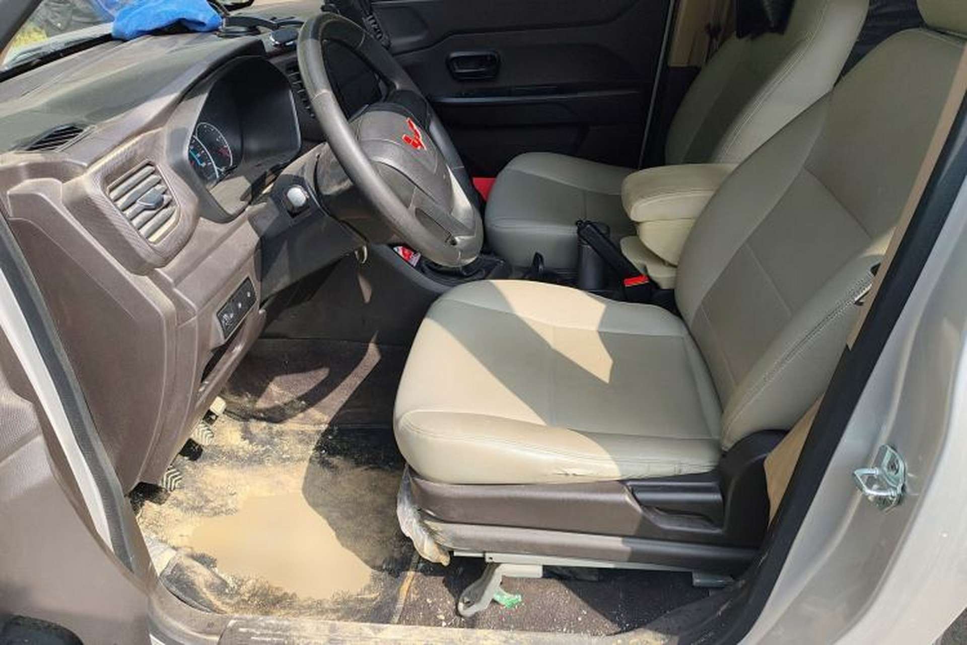 Used Wuling Hongguang V 2022 1.5L Jingqu Version Hydraulic Power Steering LAR Left Front Seat
