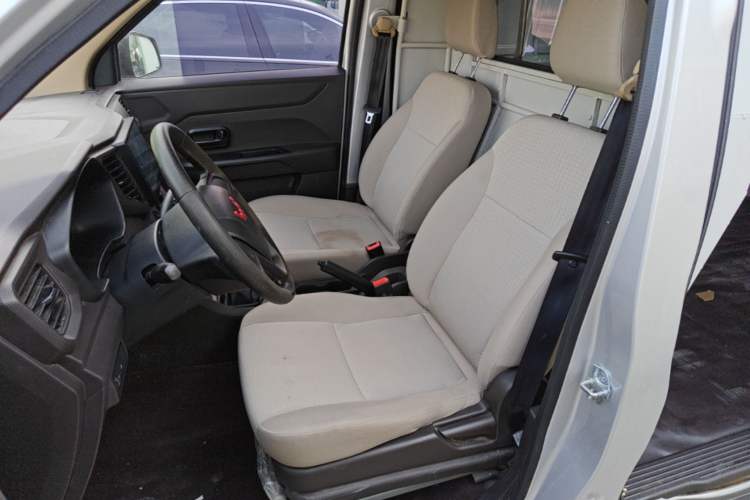 Used Wuling Hongguang V 2022 1.5L Jingqu Edition Enclosed-Window Vehicle with Hydraulic Power Steering LAR Left Front Seat