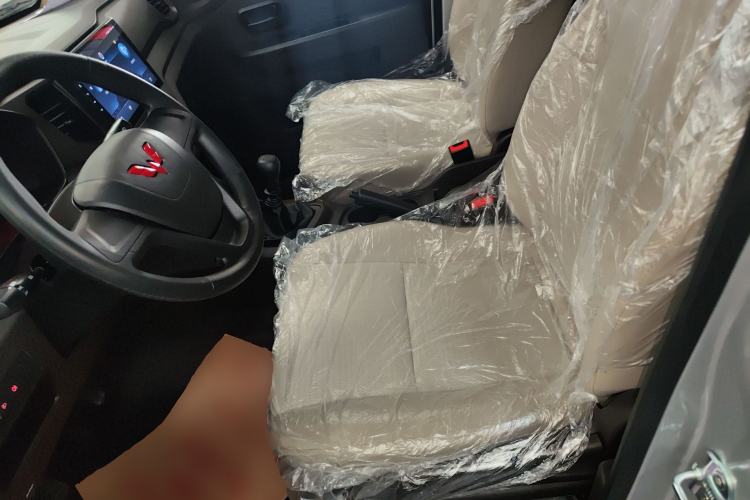 Used Wuling Hongguang V 2022 1.5L Jingqu Edition Enclosed-Window Vehicle with Hydraulic Power Steering LAR Left Front Seat