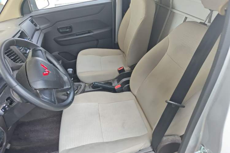 Used Wuling Hongguang V 2022 1.5L Jingqu Edition Enclosed-Window Vehicle with Electric Power Steering LAR Left Front Seat