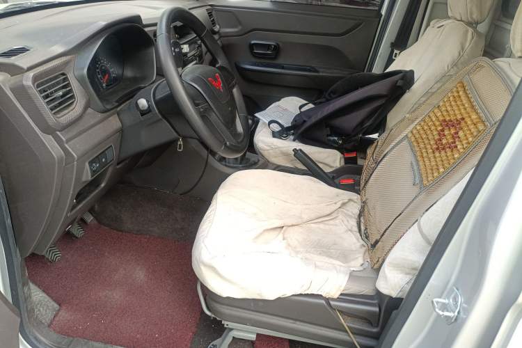 Used Wuling Hongguang V 2022 1.5L Jingqu Edition Enclosed-Window Vehicle with Electric Power Steering LAR Left Front Seat