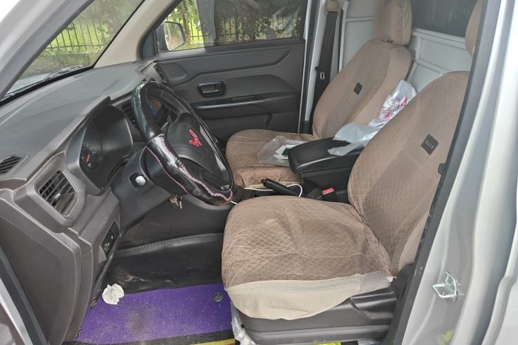 Used Wuling Hongguang V 2022 1.5L Jingqu Edition Enclosed-Window Vehicle with Hydraulic Power Steering LAR Left Front Seat