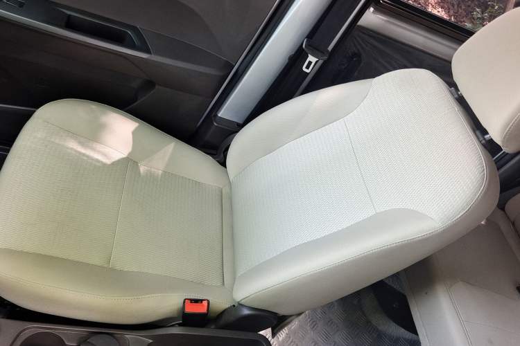 Used Wuling Hongguang V 2022 1.5L Jingqu Edition Electric-Assist LAR Left Front Seat