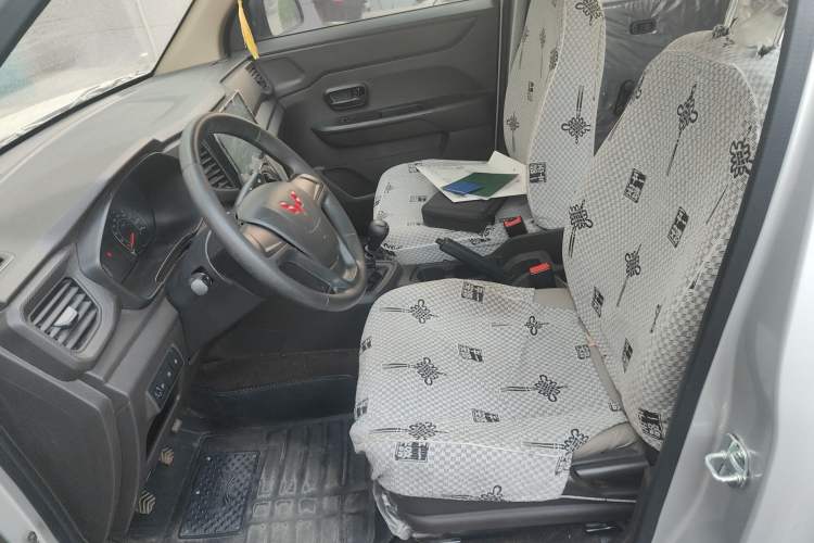 Used Wuling Hongguang V 2022 1.5L Jingqu Version Hydraulic Power Steering LAR Left Front Seat