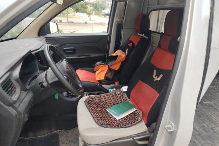Used Wuling Hongguang V 2022 1.5L Jingqu Edition Enclosed-Window Vehicle with Electric Power Steering LAR Left Front Seat