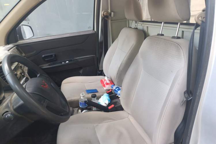 Used Wuling Hongguang V 2022 1.5L Jingqu Edition Enclosed-Window Vehicle with Hydraulic Power Steering LAR Left Front Seat