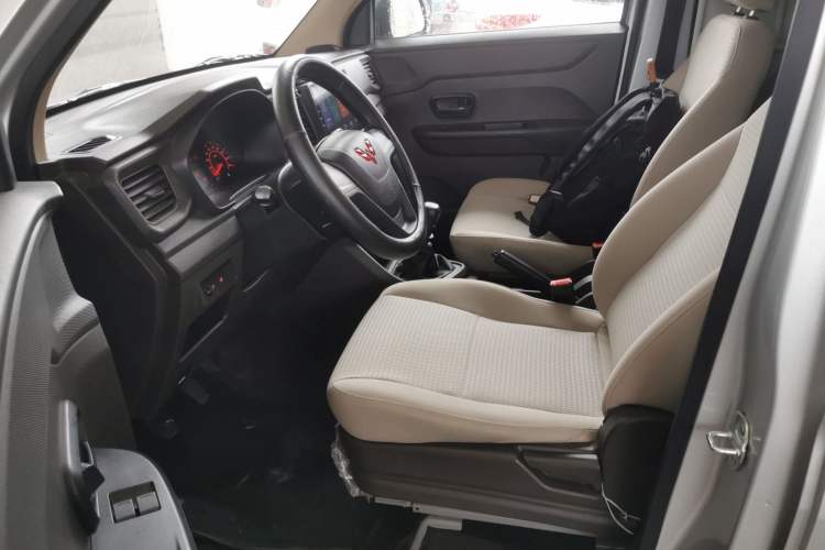Used Wuling Hongguang V 2022 1.5L Jingqu Edition Enclosed-Window Vehicle with Electric Power Steering LAR Left Front Seat