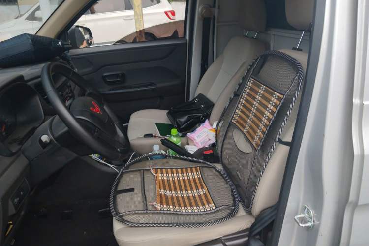 Used Wuling Hongguang V 2022 1.5L Jingqu Edition Enclosed-Window Vehicle with Electric Power Steering LAR Left Front Seat