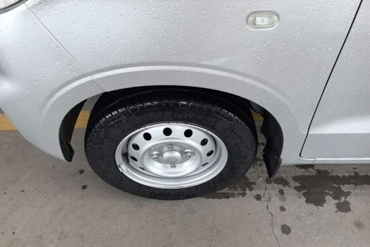 Used Wuling Hongguang V 2022 1.5L Jingqu Edition Electric-Assist LAR Left Front Wheel Hub