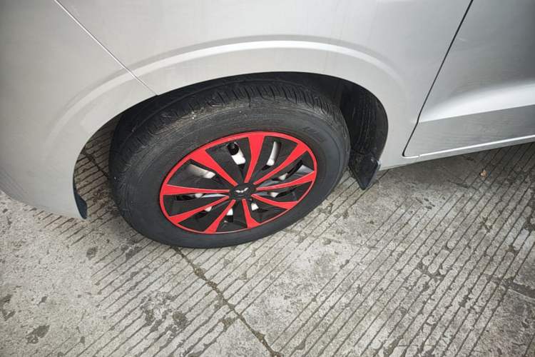 Used Wuling Hongguang V 2022 1.5L Jingqu Edition Electric-Assist LAR Left Front Wheel Hub