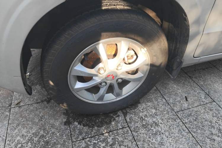 Used Wuling Hongguang V 2022 1.5L Enjoy Edition Electric-Powered LAR Left Front Wheel Hub