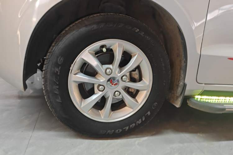 Used Wuling Hongguang V 2022 1.5L Enjoy Edition Hydraulic Power Steering LAR Left Front Wheel Hub