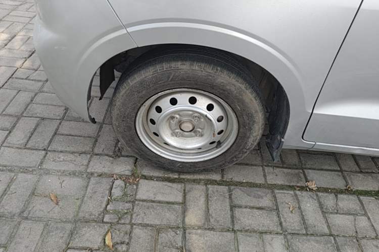 Used Wuling Hongguang V 2022 1.5L Jingqu Version Hydraulic Power Steering LAR Left Front Wheel Hub