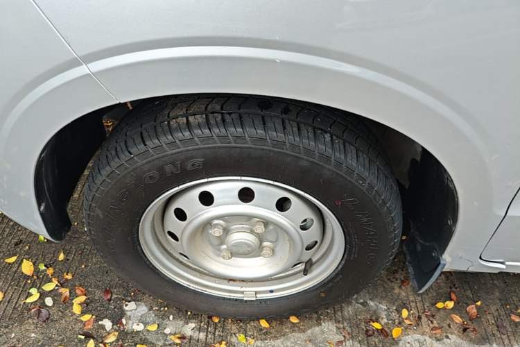 Used Wuling Hongguang V 2022 1.5L Jingqu Edition Electric-Assist LAR Left Front Wheel Hub