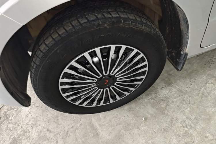 Used Wuling Hongguang V 2022 1.5L Jingqu Version Hydraulic Power Steering LAR Left Front Wheel Hub