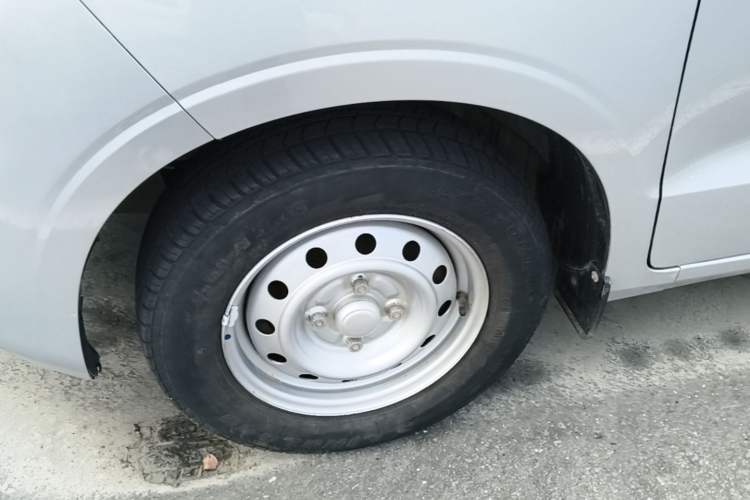 Used Wuling Hongguang V 2022 1.5L Jingqu Edition Electric-Assist LAR Left Front Wheel Hub
