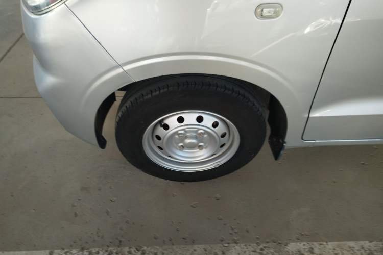 Used Wuling Hongguang V 2022 1.5L Jingqu Edition Enclosed-Window Vehicle with Electric Power Steering LAR Left Front Wheel Hub