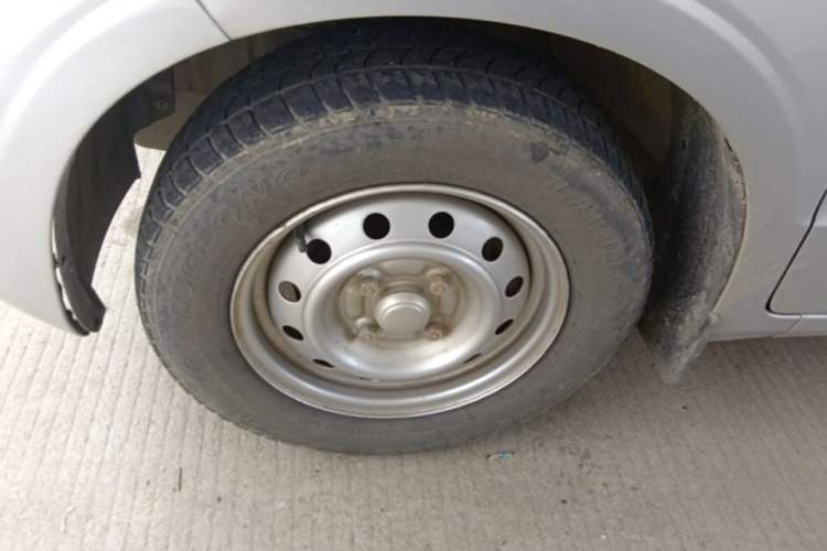 Used Wuling Hongguang V 2022 1.5L Jingqu Version Hydraulic Power Steering LAR Left Front Wheel Hub