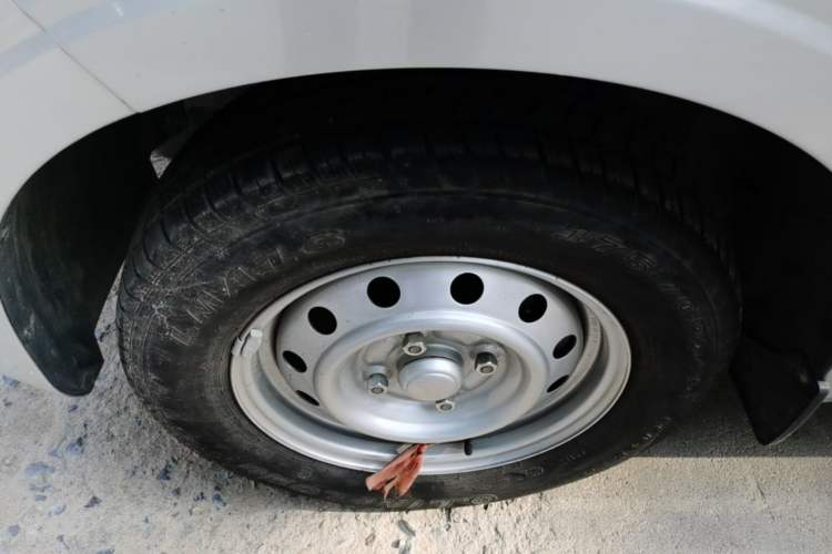 Used Wuling Hongguang V 2022 1.5L Jingqu Version Hydraulic Power Steering LAR Left Front Wheel Hub